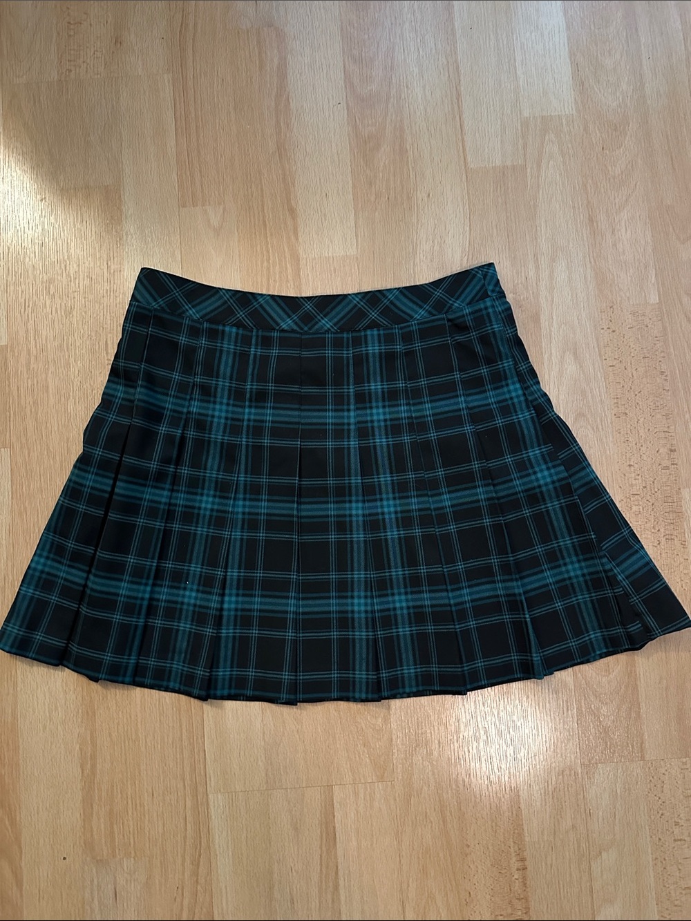 NWT H&M Divided Tartan Plaid Black & Green Pleated Skirt SZ 10 - Picture 5 of 8
